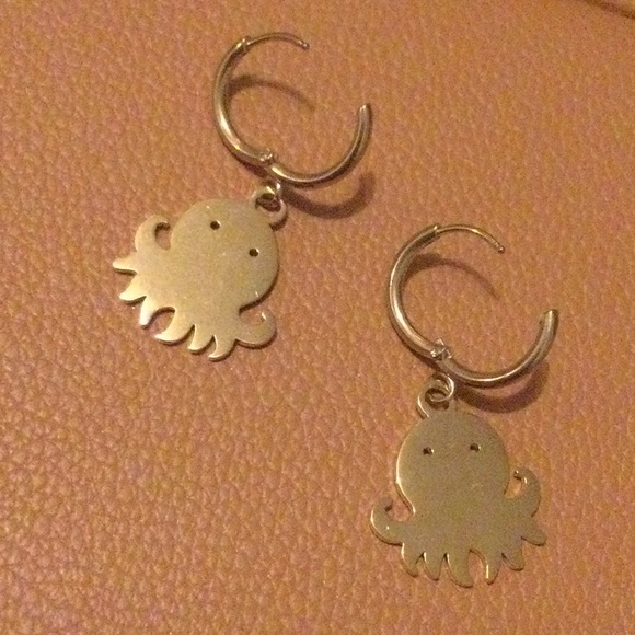 NEW Stainless Octopus Huggie Hoops - Picture 2 of 4